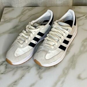 Adidas WOMENS  White and Black Sneakers SIZE 8